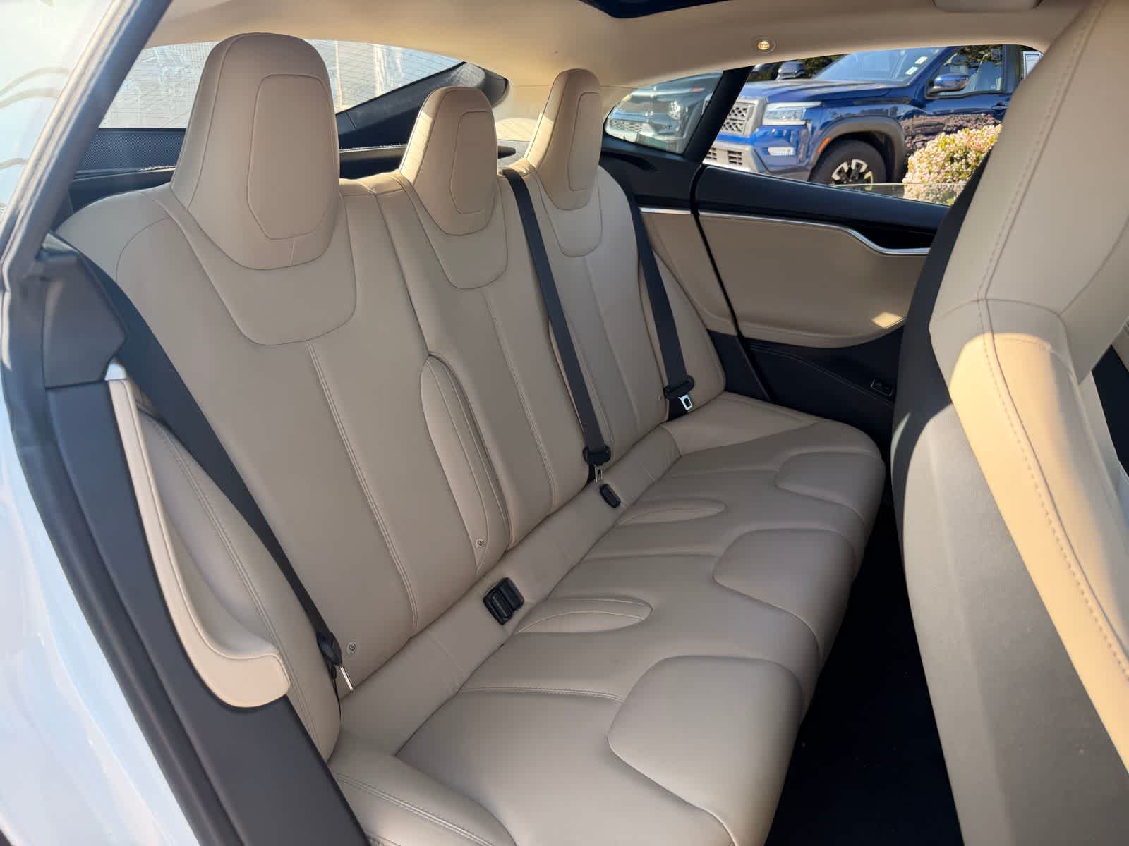 Thumbnail: 2015 Tesla Model S - 11