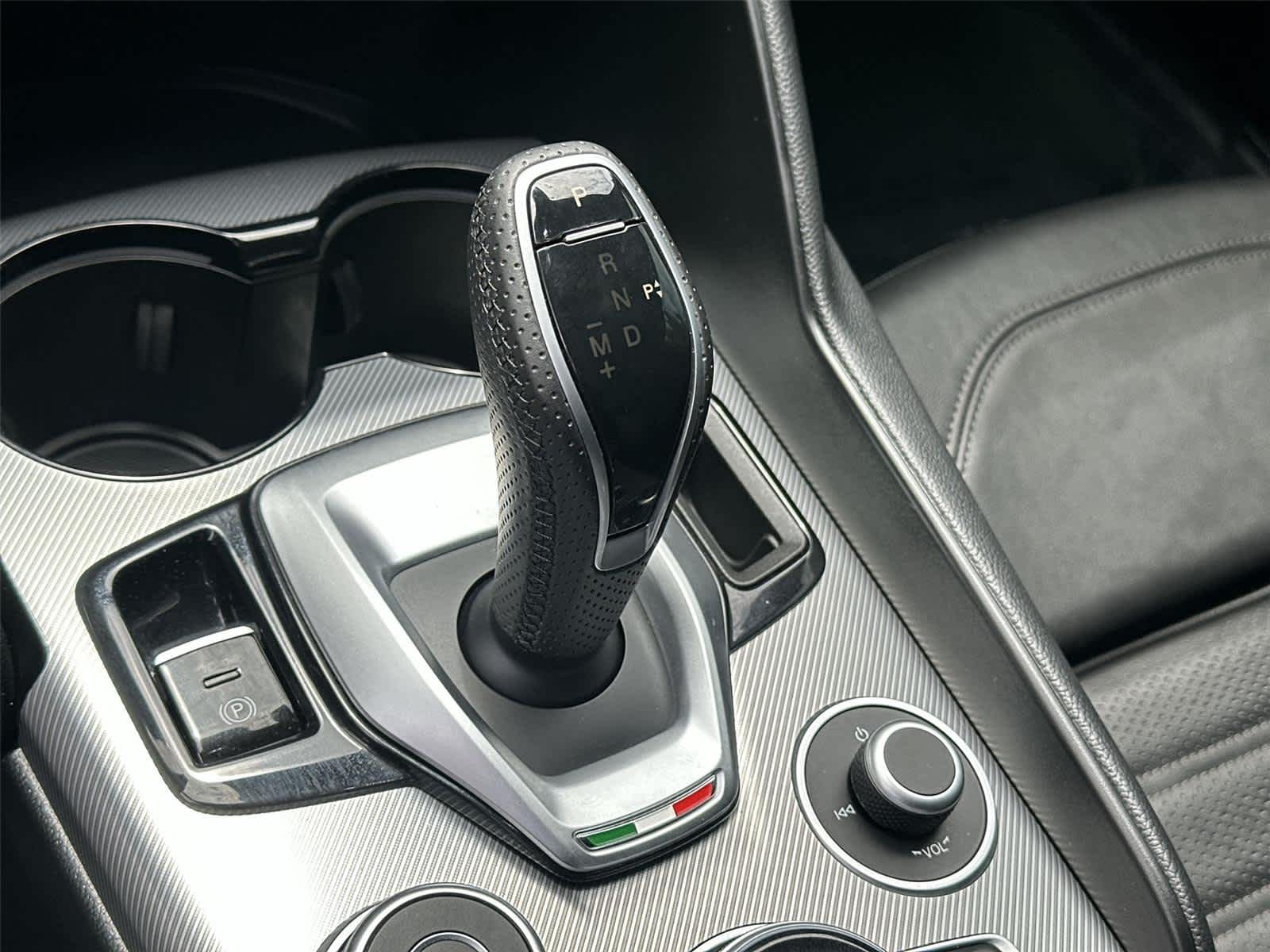 Thumbnail: 2023 Alfa Romeo Giulia - 18