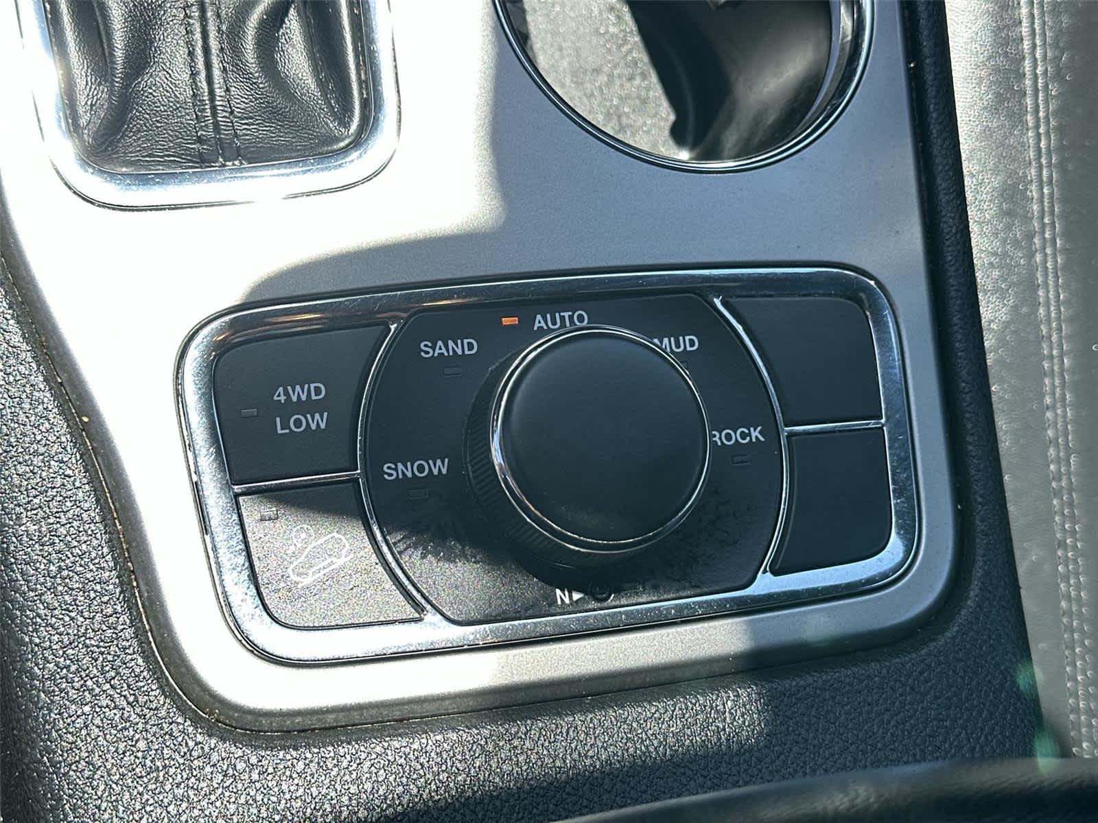 Thumbnail: 2022 Jeep Grand Cherokee - 38