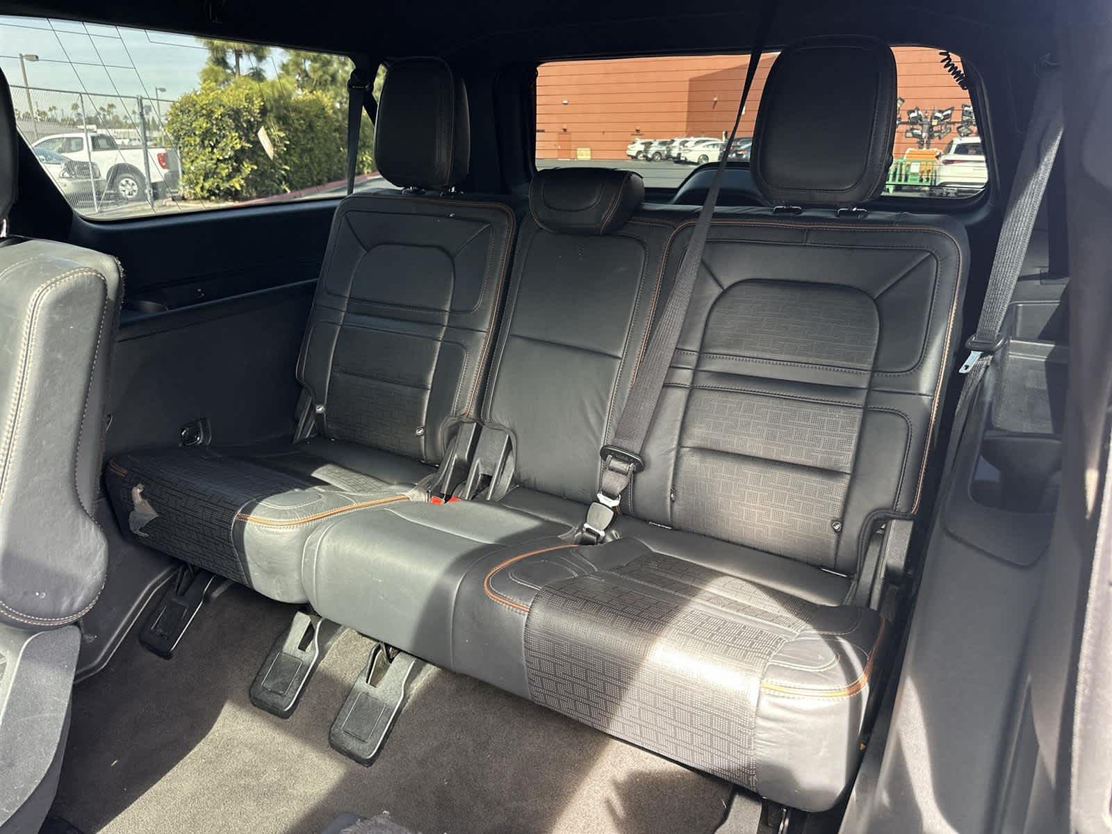 Thumbnail: 2023 Lincoln Navigator L - 32