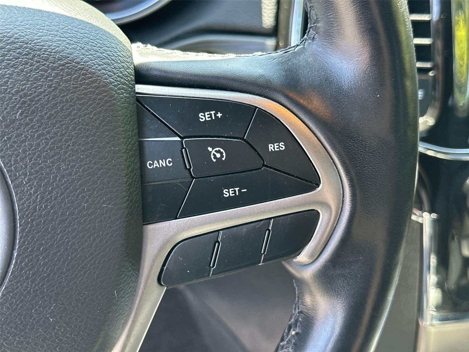 Thumbnail: 2022 Jeep Grand Cherokee - 35