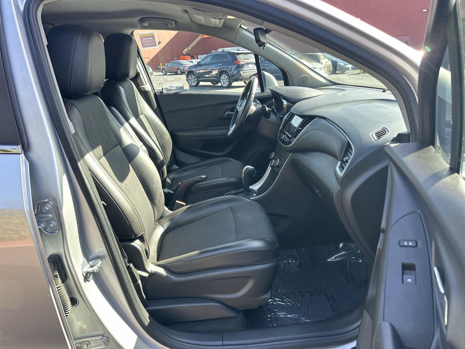 Thumbnail: 2018 Chevrolet Trax - 14