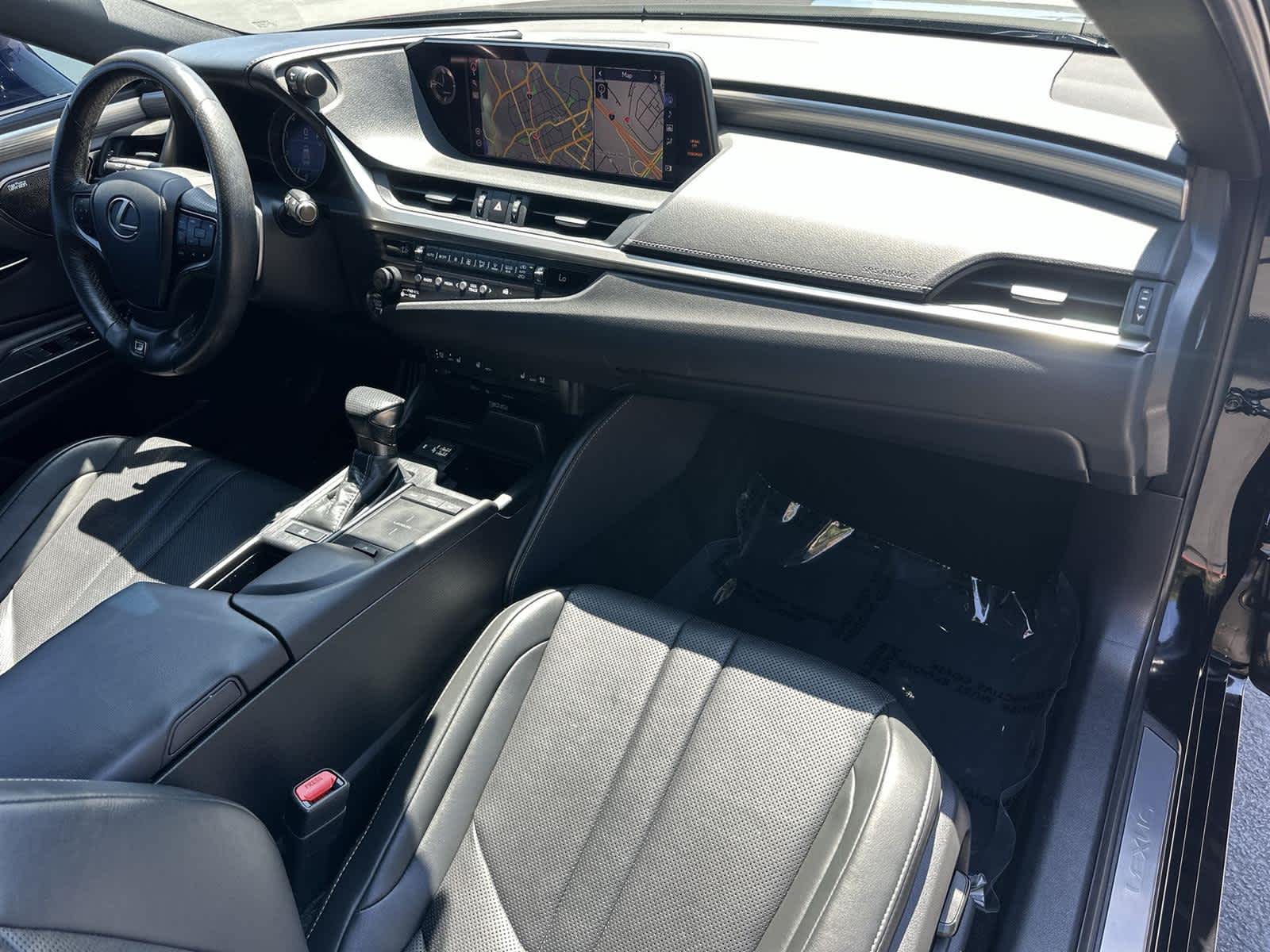 Thumbnail: 2020 Lexus ES - 12