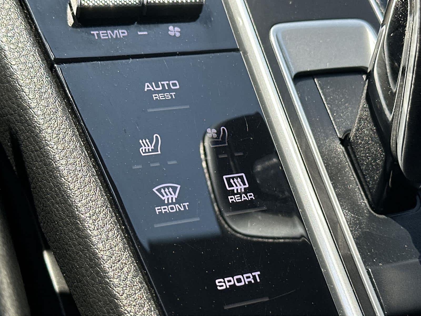 Thumbnail: 2020 Porsche Cayenne - 27