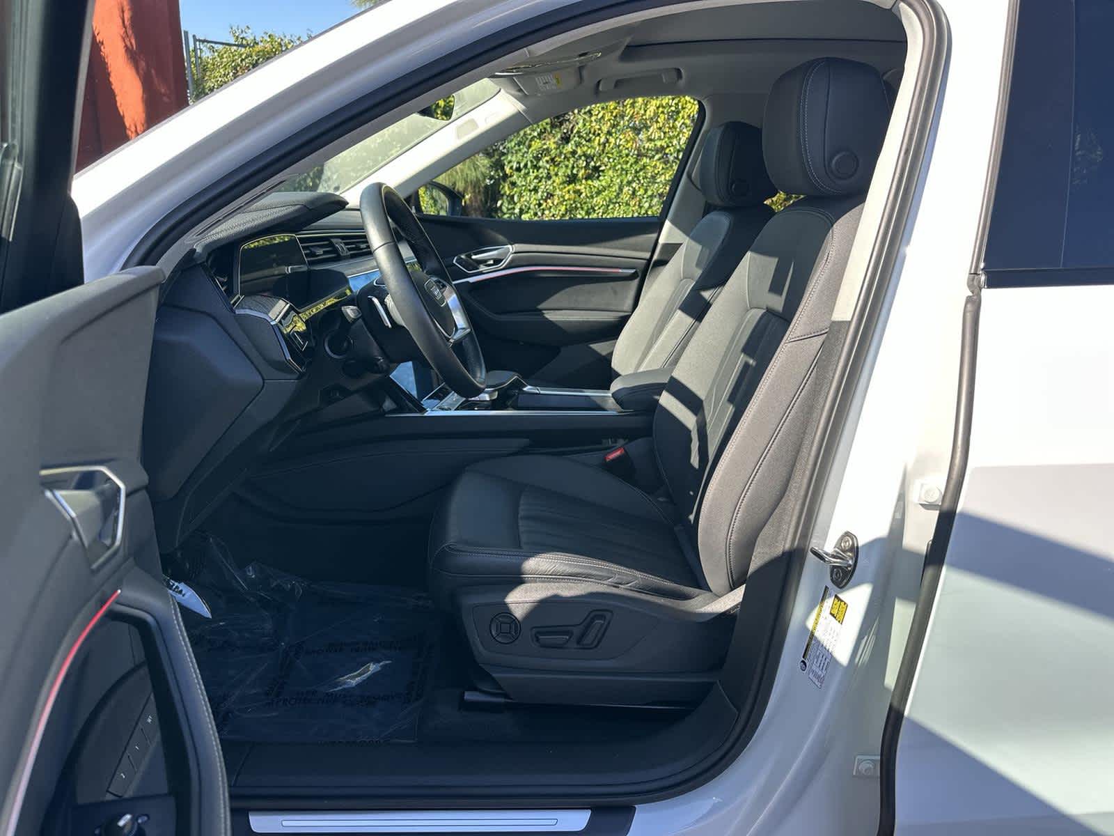 Thumbnail: 2022 Audi e-tron - 11