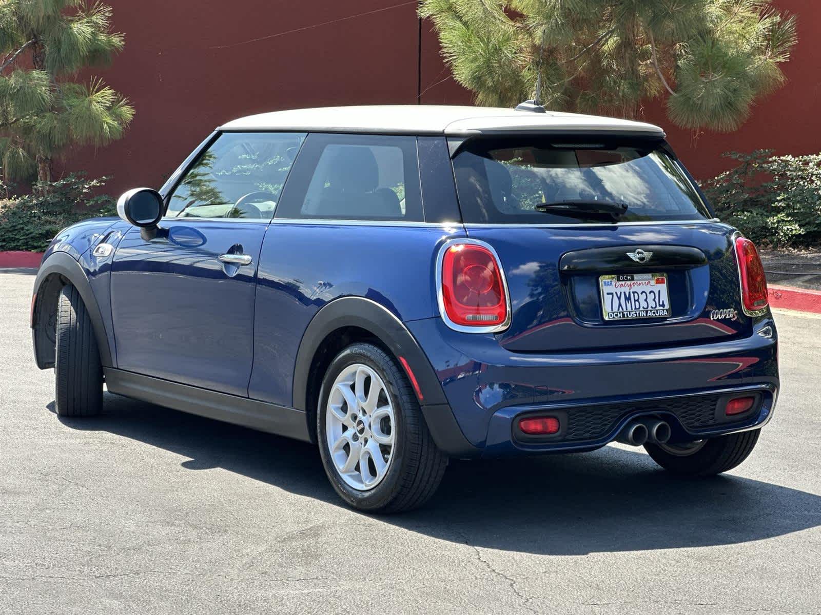 Thumbnail: 2017 MINI Cooper Hardtop - 4