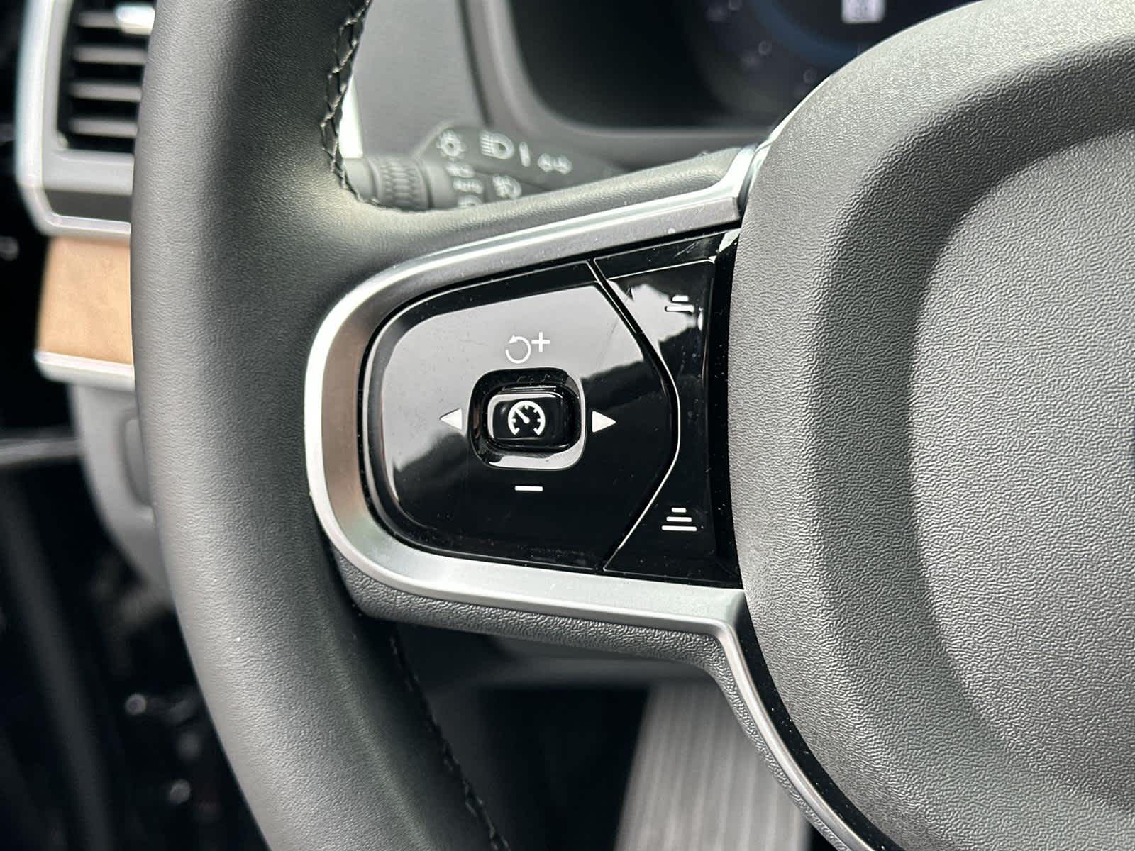 Thumbnail: 2025 Volvo XC90 - 23