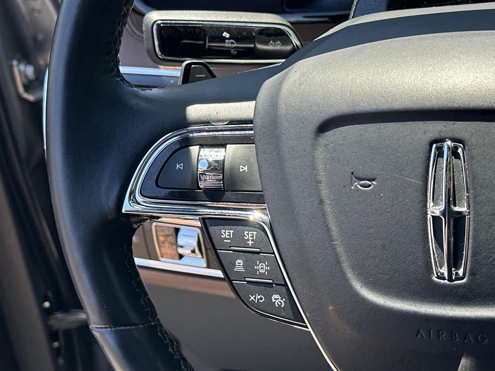 Thumbnail: 2023 Lincoln Navigator L - 24