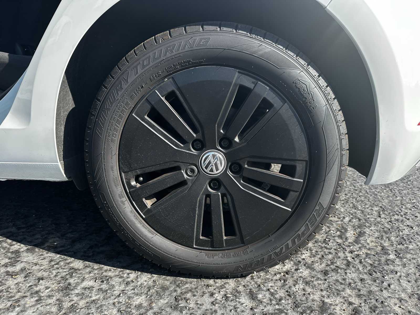 Thumbnail: 2017 Volkswagen e-Golf - 8