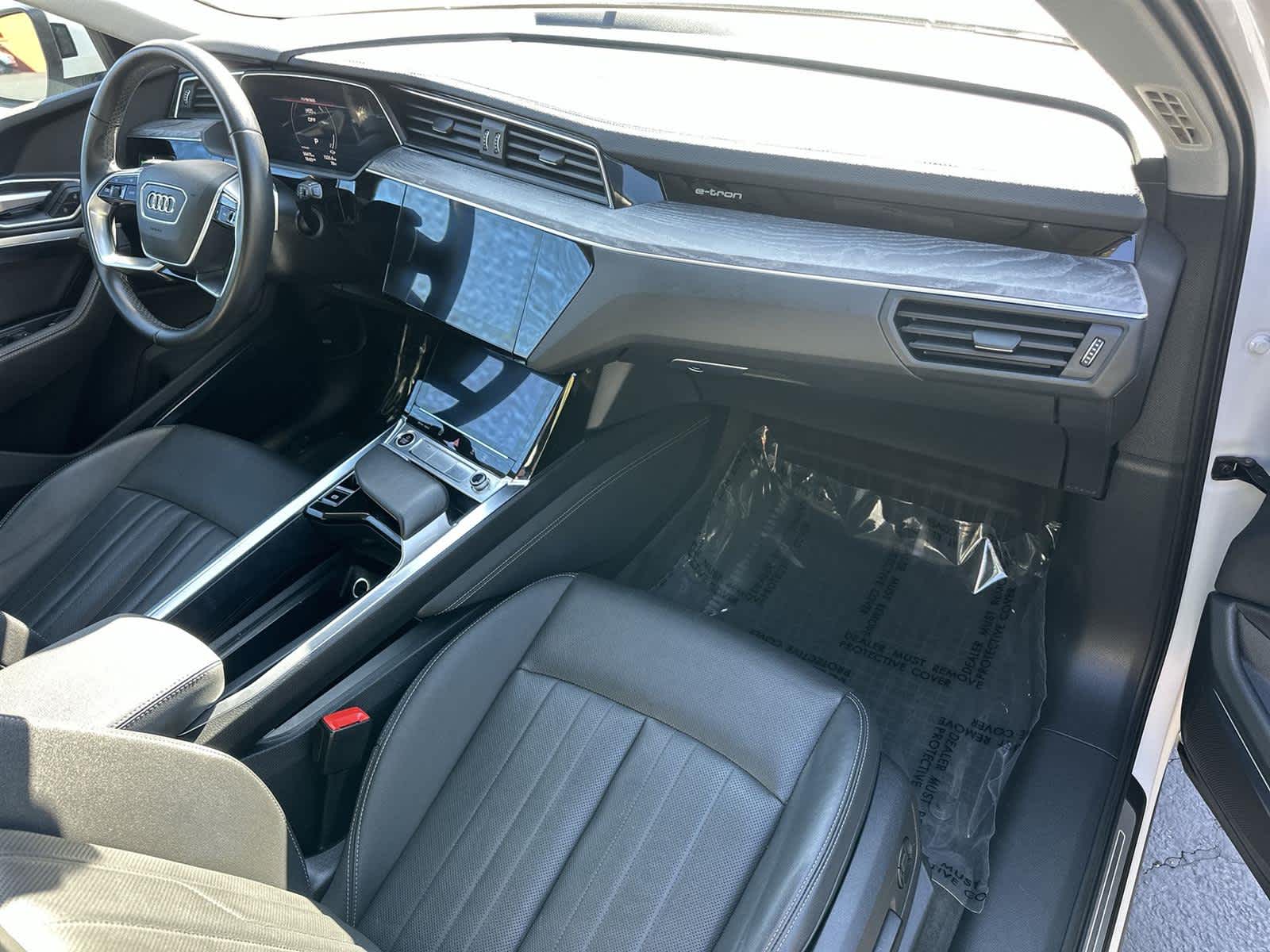 Thumbnail: 2022 Audi e-tron - 12