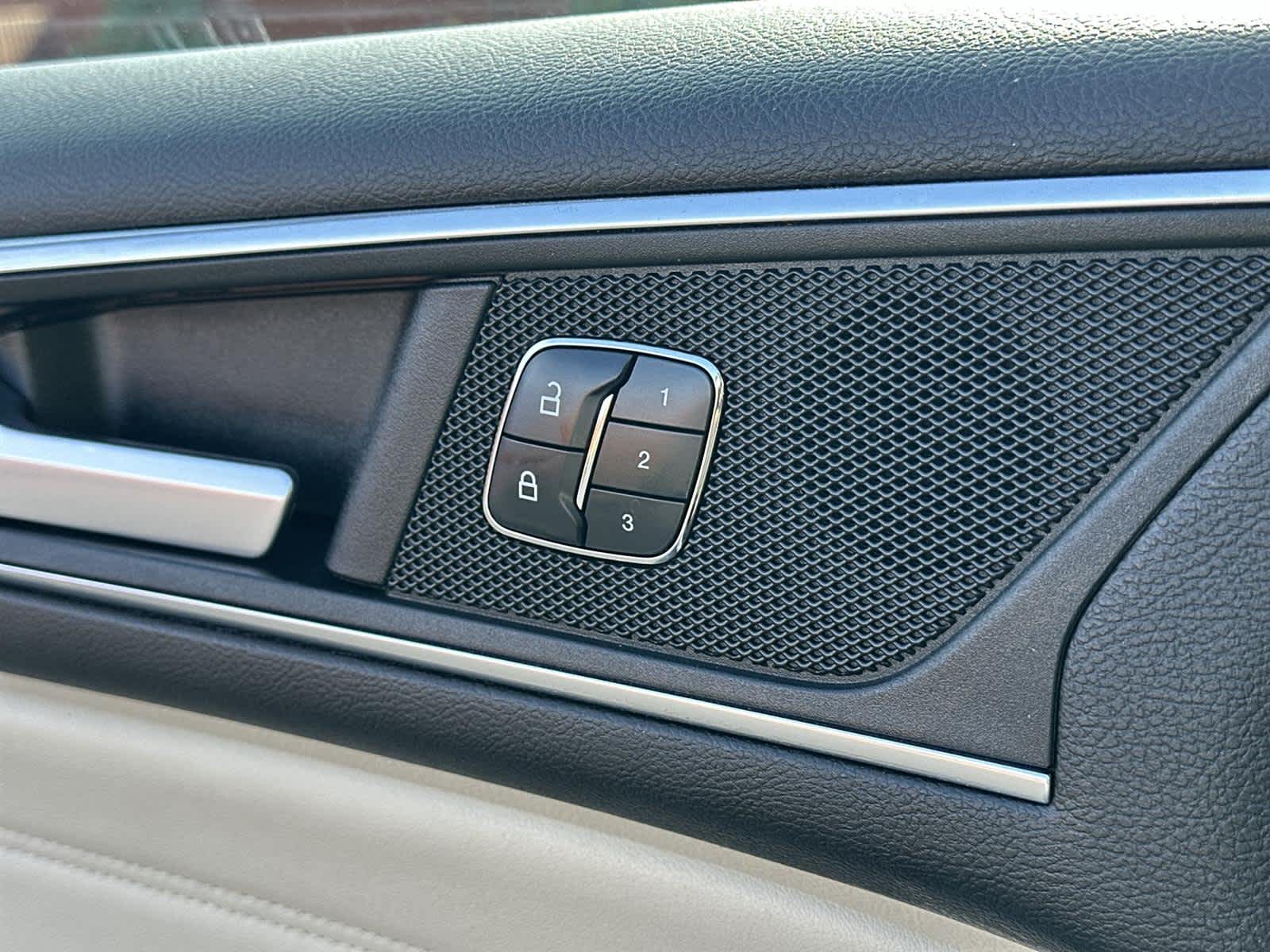 Thumbnail: 2016 Ford Edge - 30