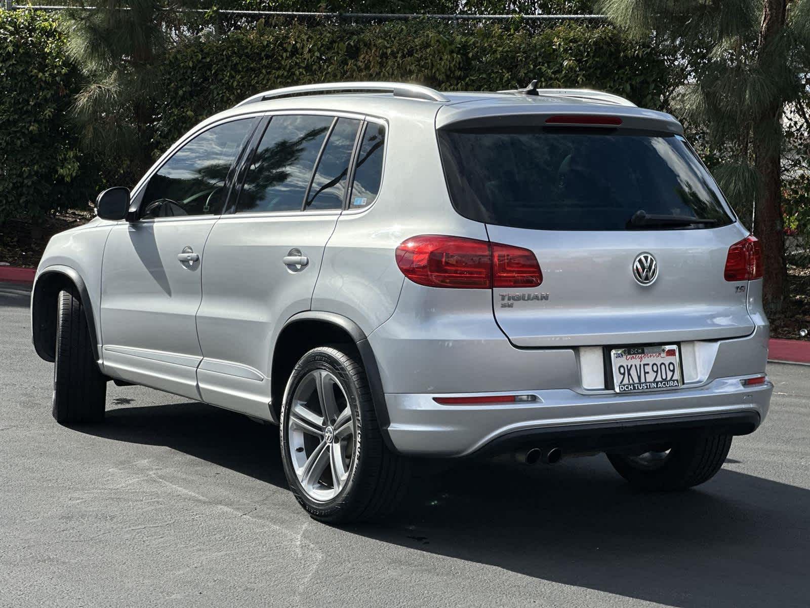 Thumbnail: 2017 Volkswagen Tiguan - 4