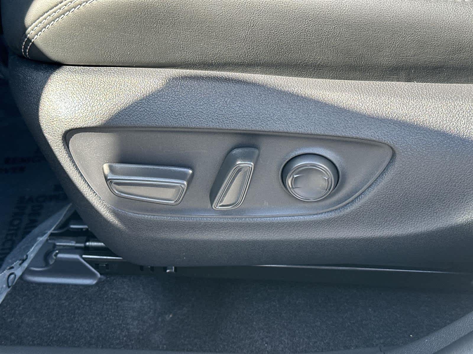 Thumbnail: 2025 Toyota RAV4 - 23