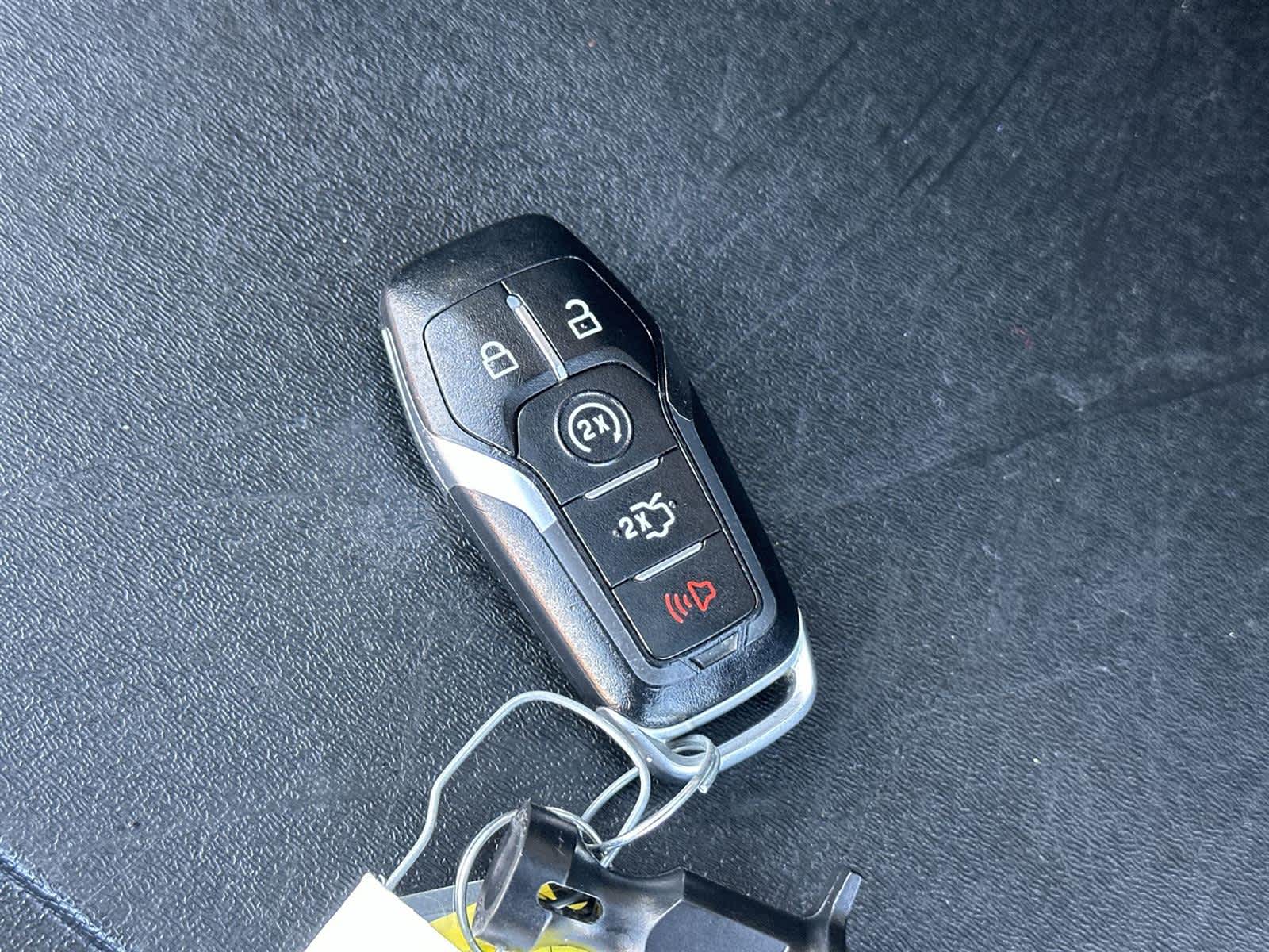 Thumbnail: 2016 Ford Edge - 21