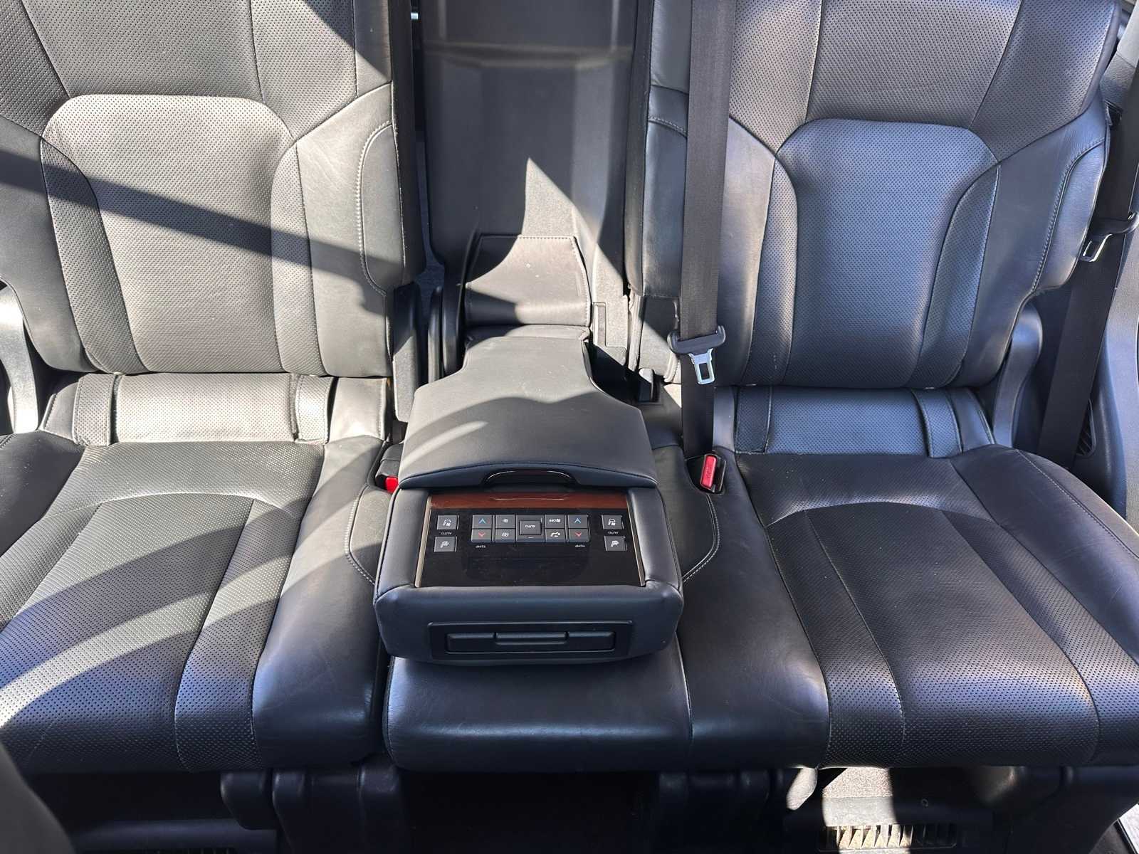 Thumbnail: 2019 Lexus LX - 13