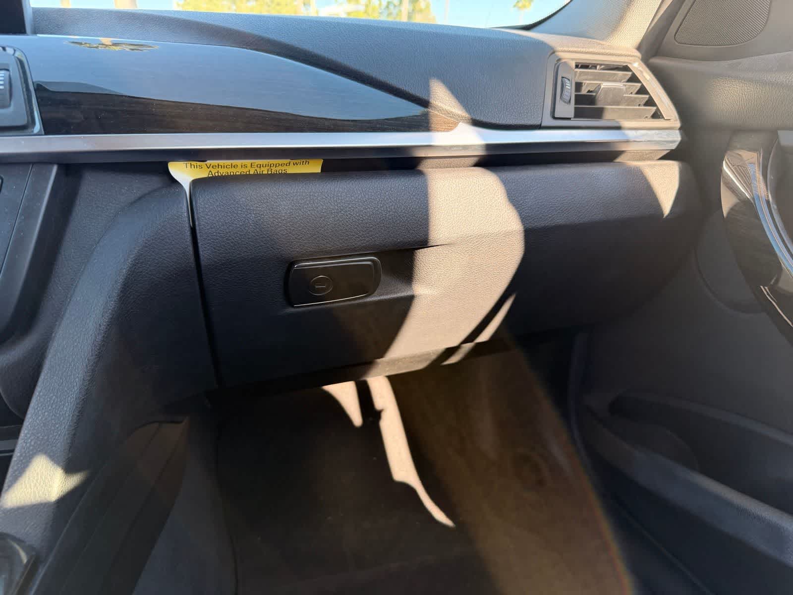 Thumbnail: 2015 BMW 3 Series - 18