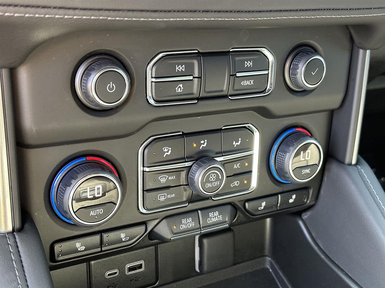 Thumbnail: 2024 Chevrolet Tahoe - 28