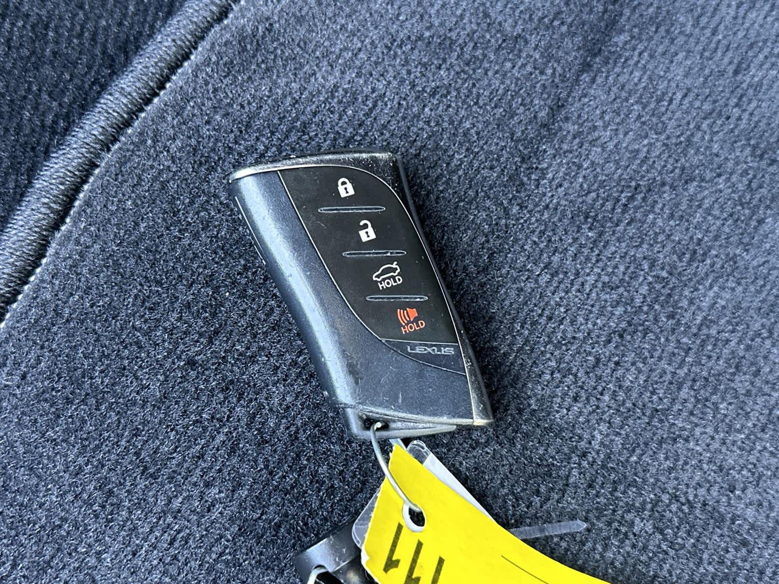 Thumbnail: 2020 Lexus ES - 21