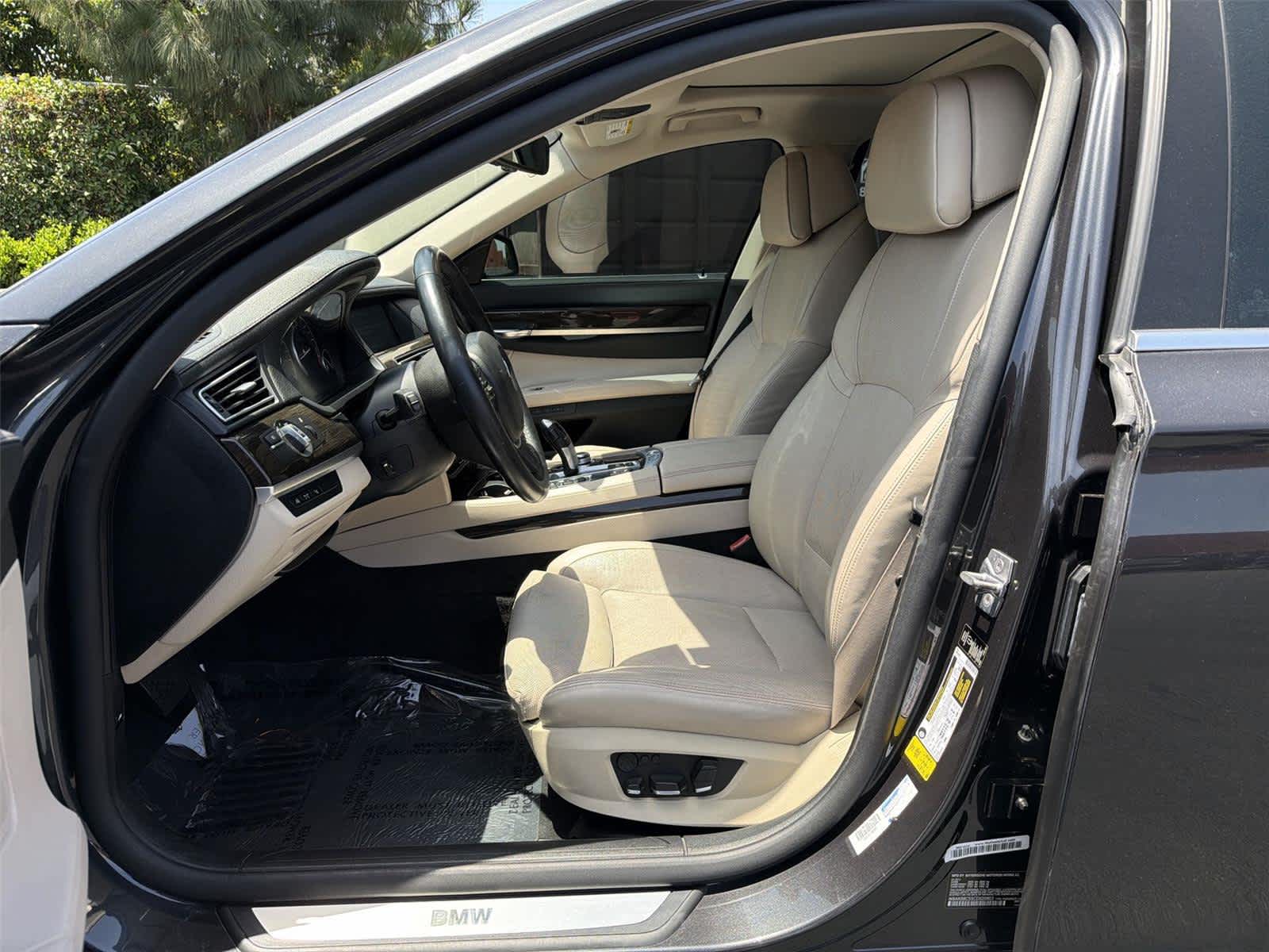 Thumbnail: 2012 BMW 7 Series - 12
