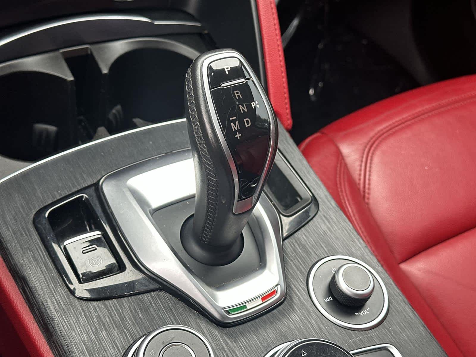 Thumbnail: 2020 Alfa Romeo Stelvio - 17