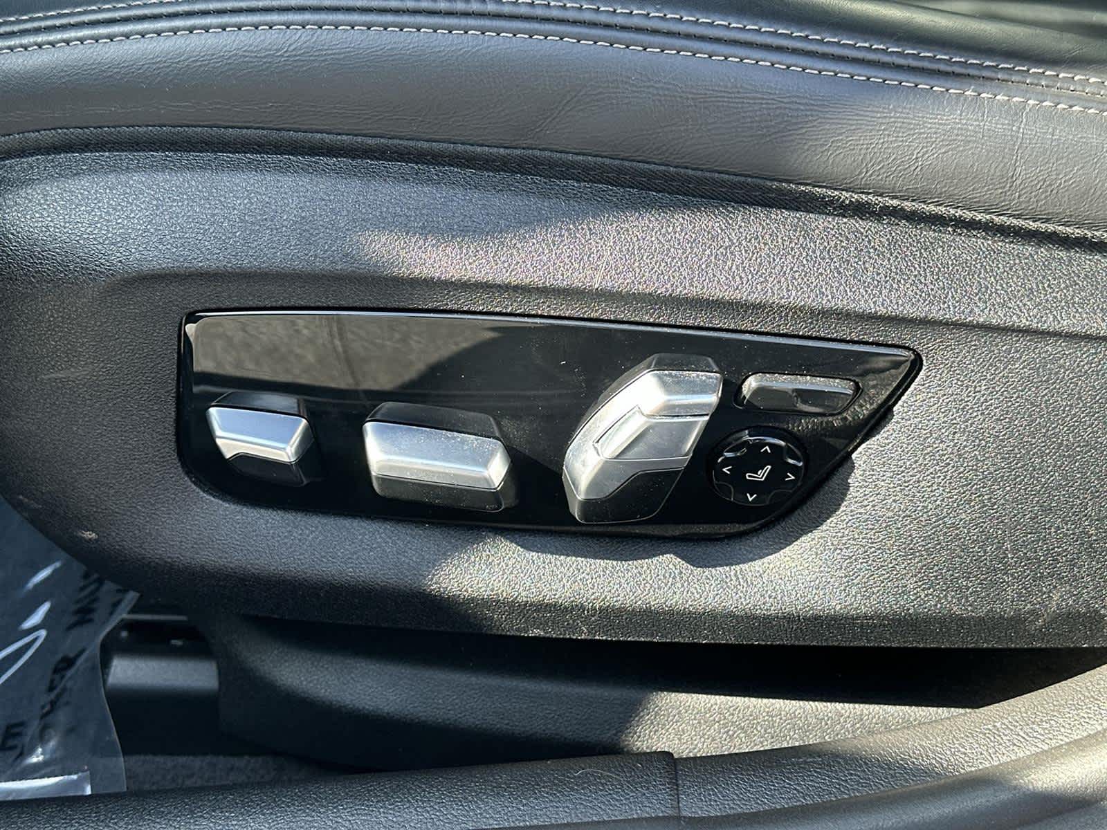 Thumbnail: 2022 BMW 5 Series - 23