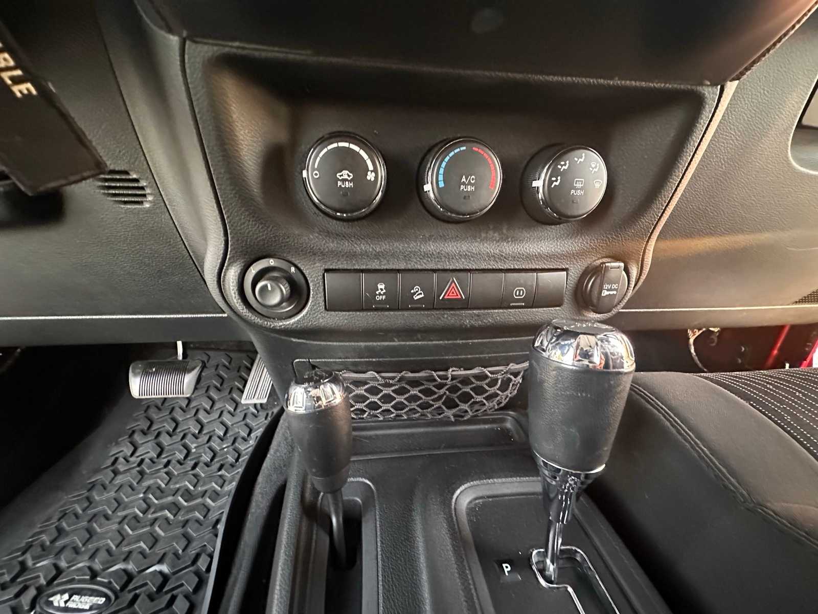 Thumbnail: 2012 Jeep Wrangler - 16