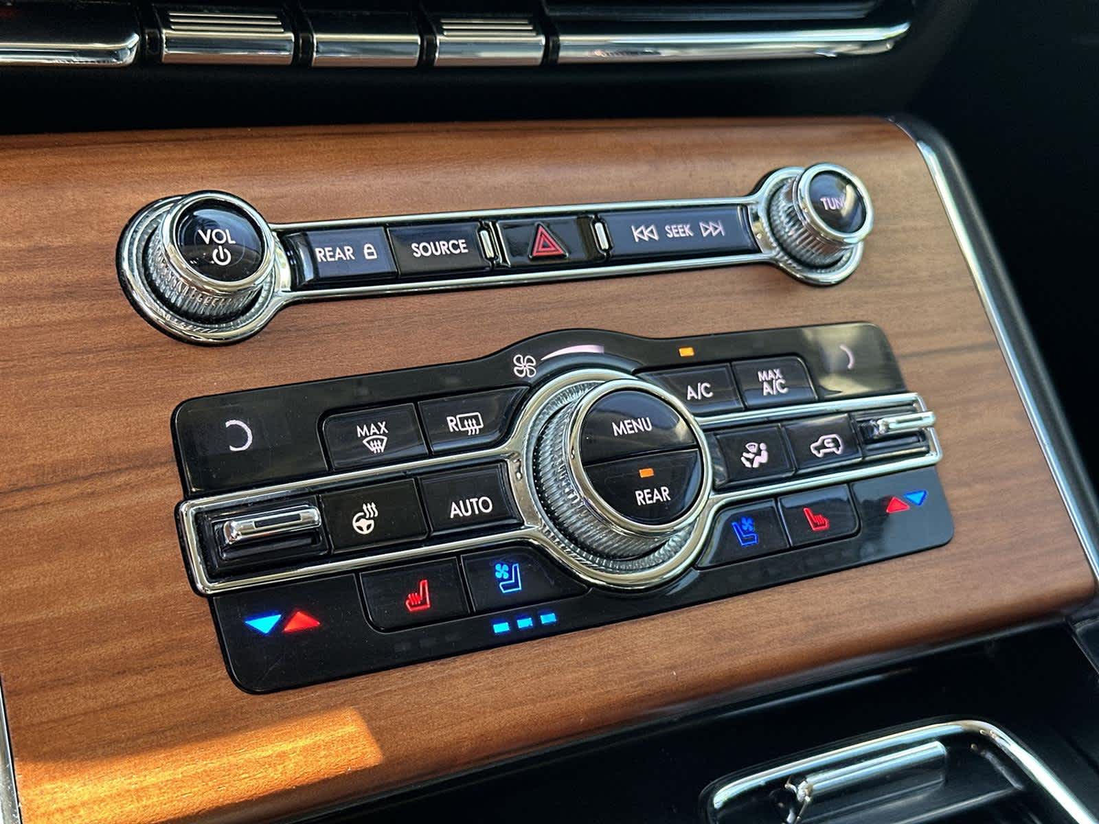 Thumbnail: 2020 Lincoln Aviator - 36