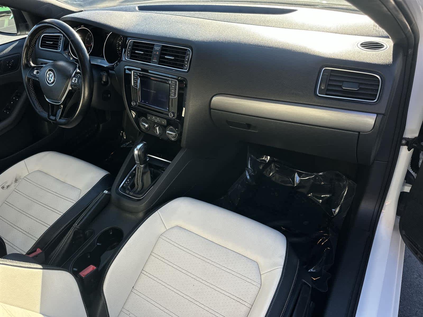 Thumbnail: 2016 Volkswagen Jetta - 12