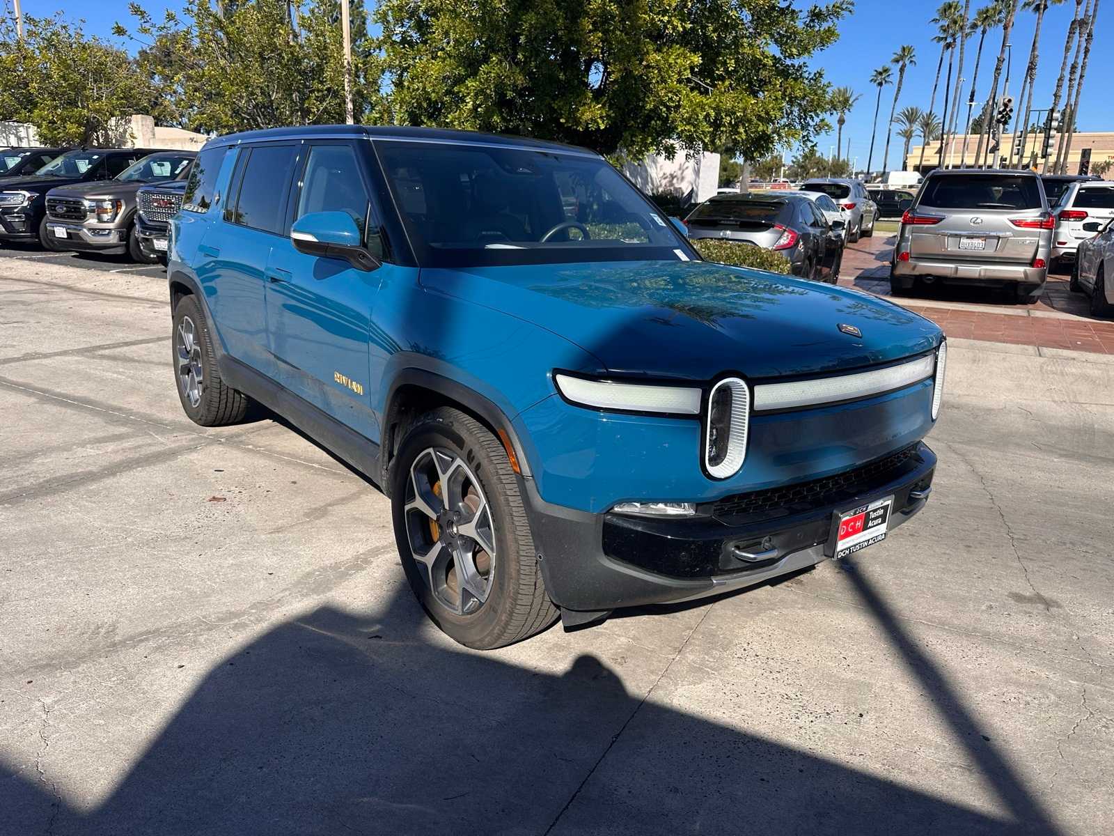 Thumbnail: 2023 Rivian R1S - 6