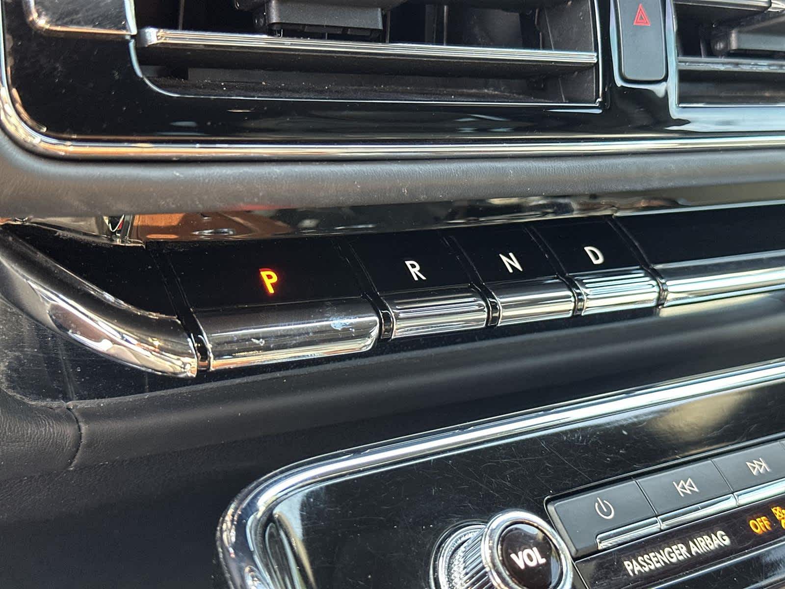 Thumbnail: 2023 Lincoln Navigator L - 18