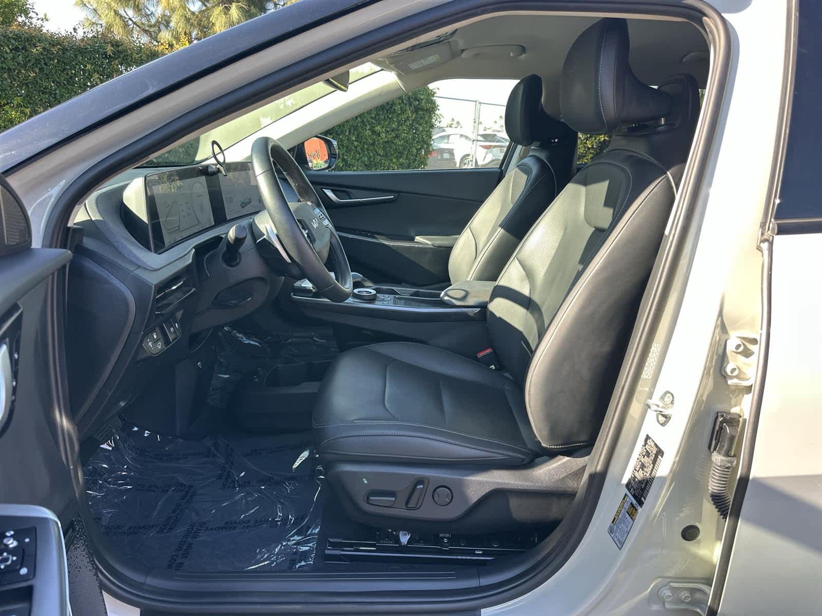 Thumbnail: 2022 Kia EV6 - 11