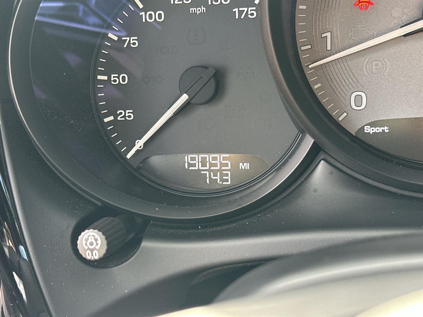 Thumbnail: 2023 Porsche Macan - 19