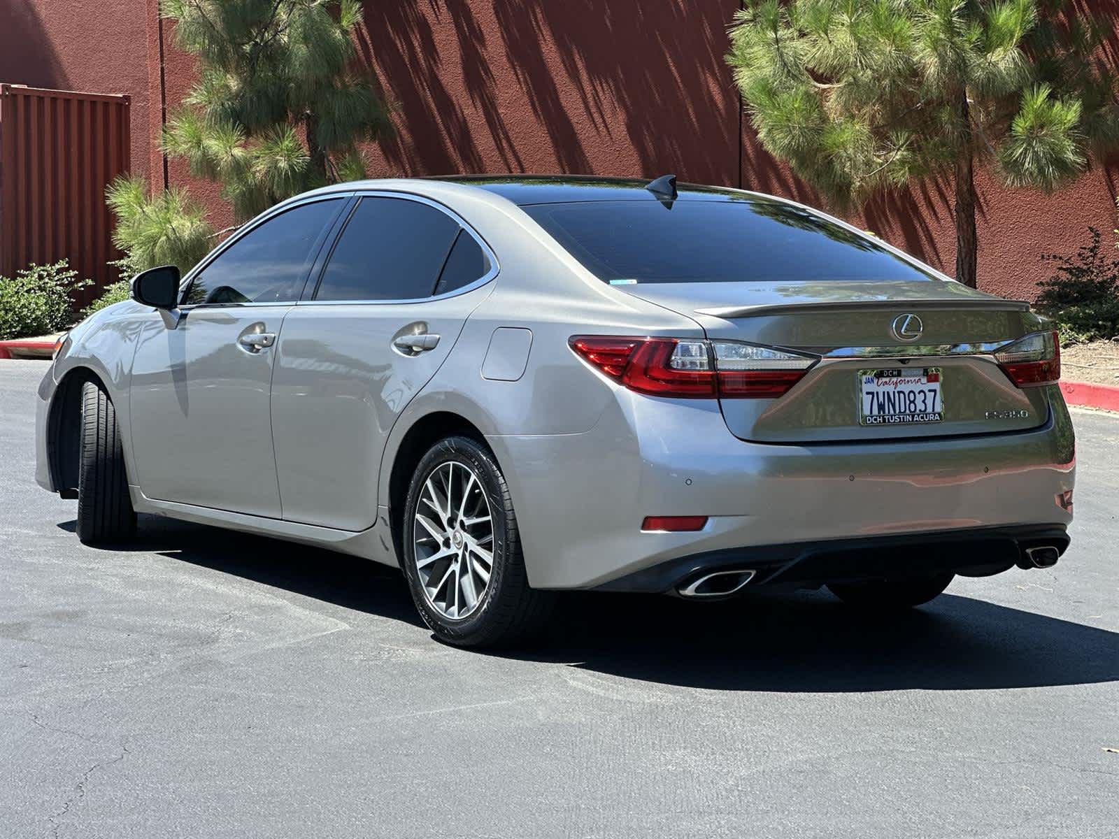 Thumbnail: 2017 Lexus ES - 4