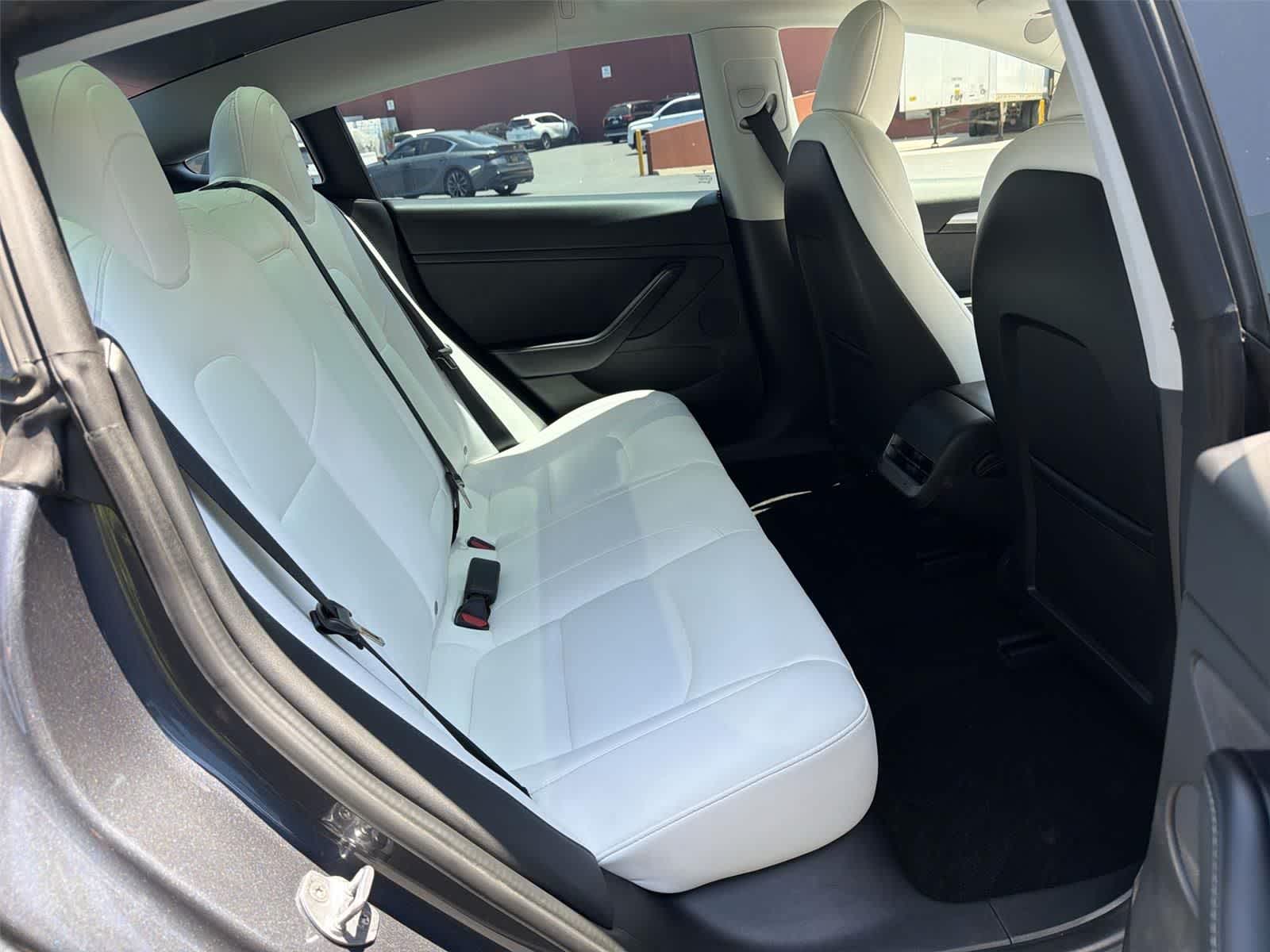 Thumbnail: 2022 Tesla Model 3 - 14