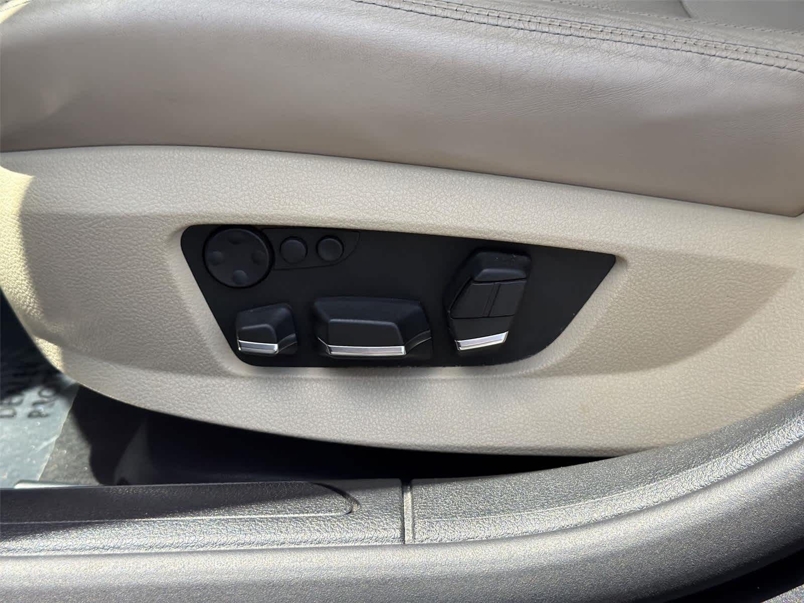 Thumbnail: 2012 BMW 7 Series - 23