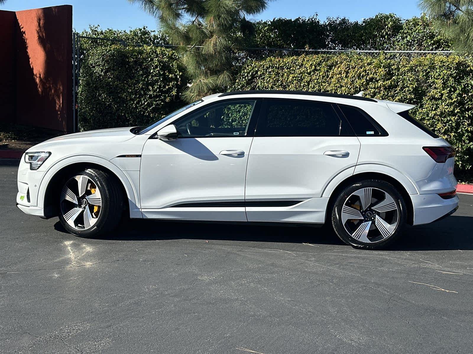 Thumbnail: 2022 Audi e-tron - 3