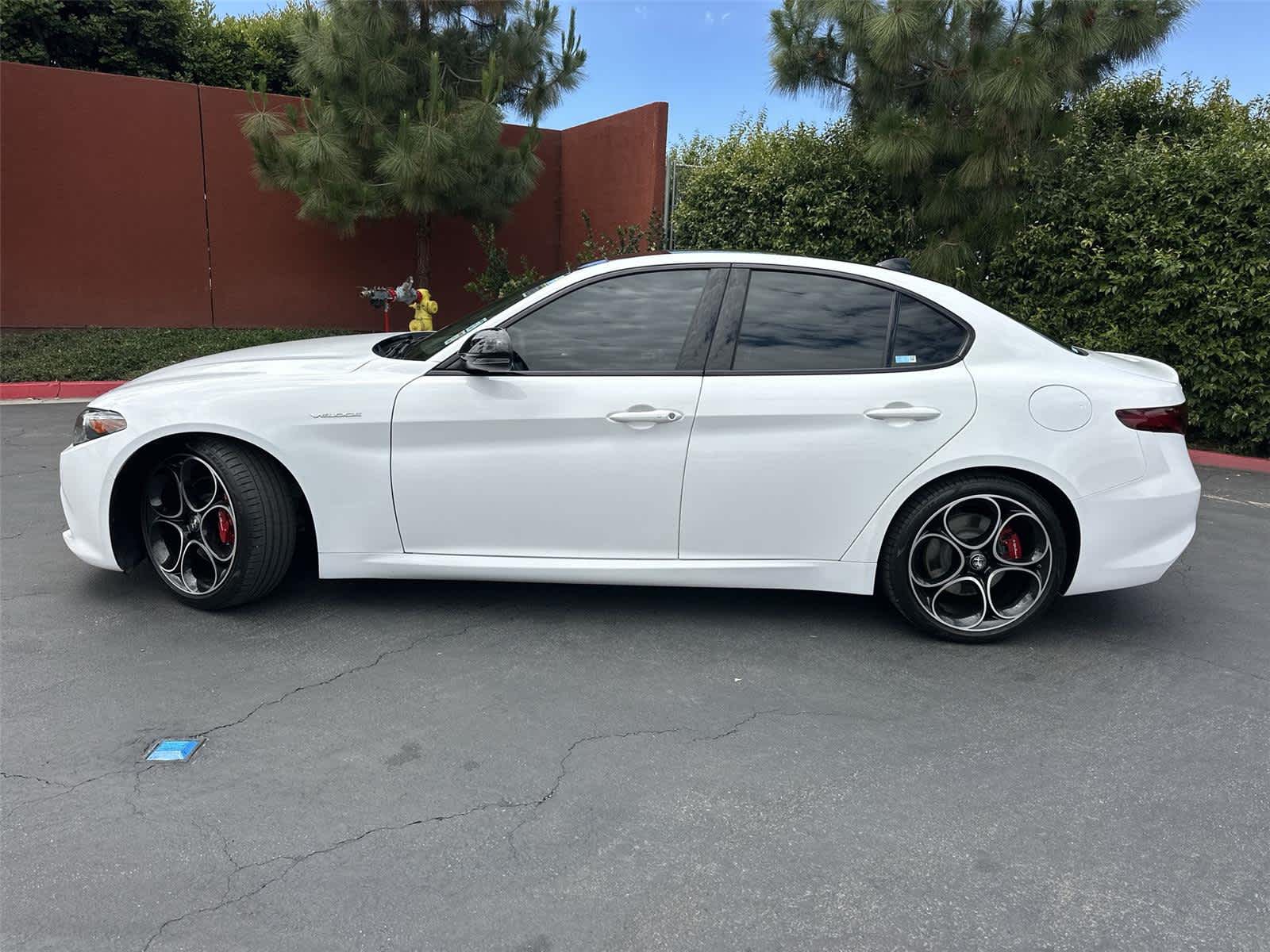 Thumbnail: 2023 Alfa Romeo Giulia - 3