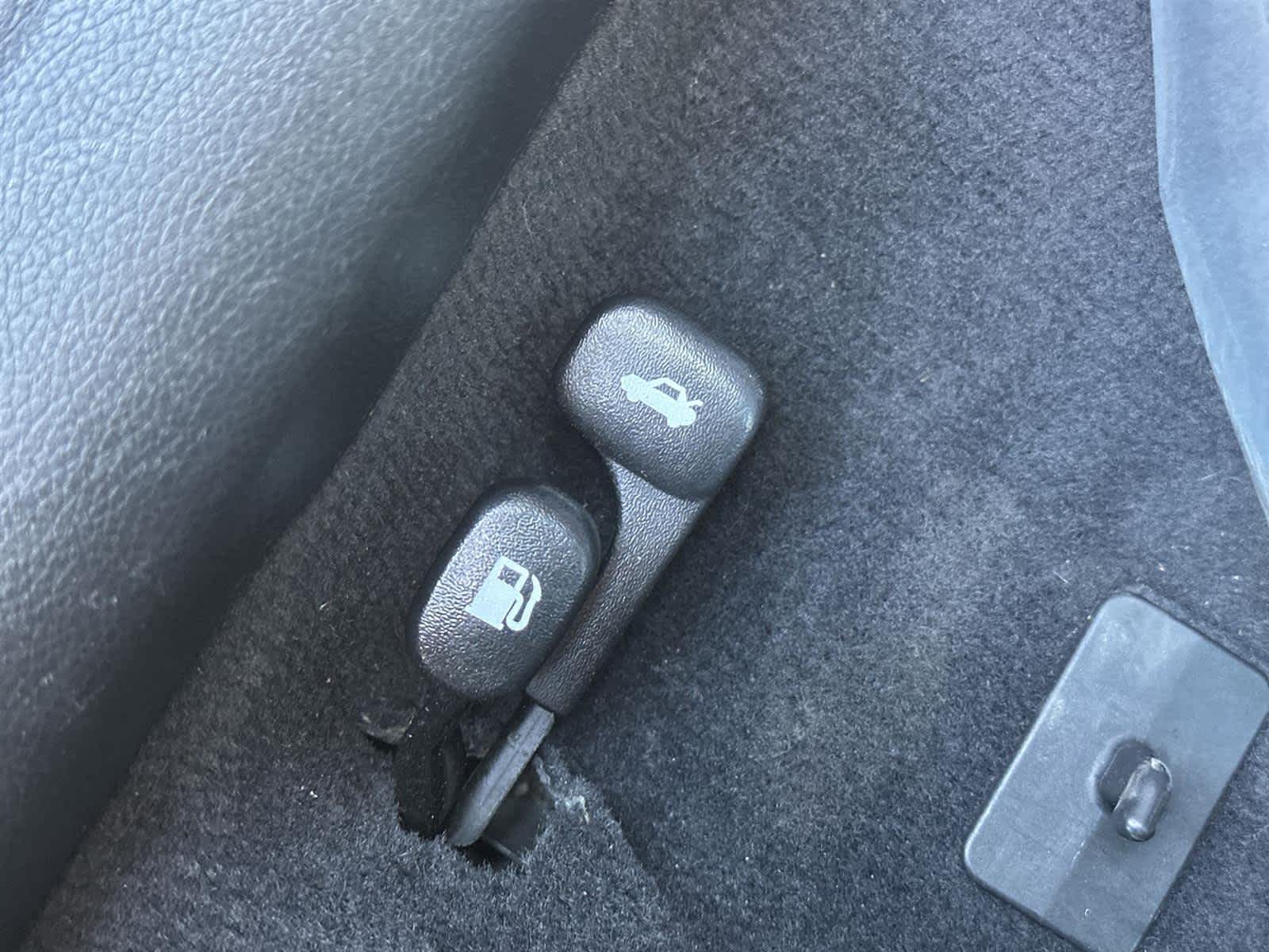 Thumbnail: 2011 Hyundai Elantra - 32