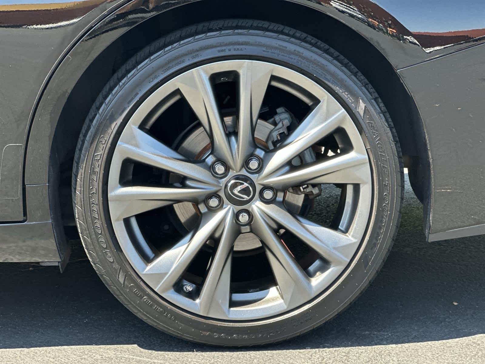 Thumbnail: 2020 Lexus ES - 8