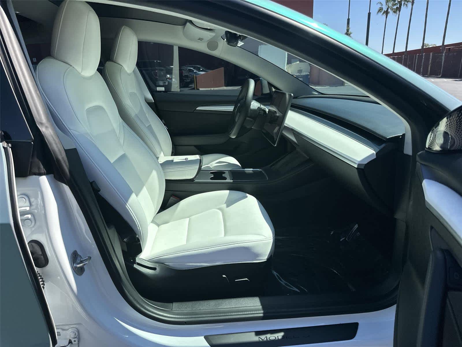 Thumbnail: 2022 Tesla Model 3 - 14