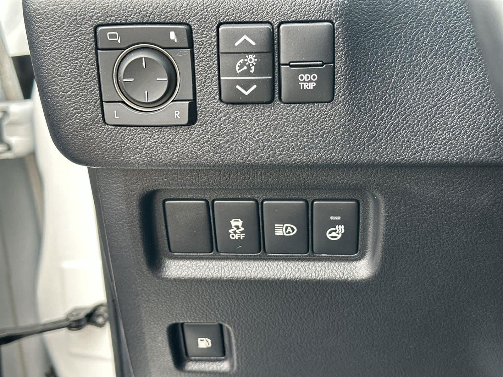 Thumbnail: 2023 Lexus GX - 30