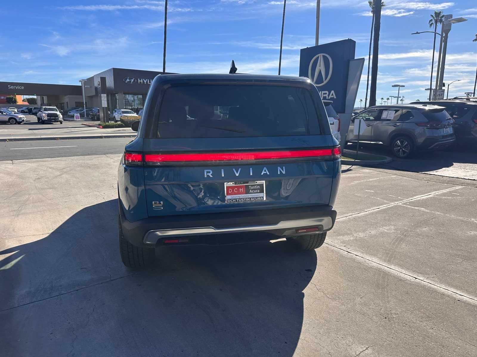 Thumbnail: 2023 Rivian R1S - 4