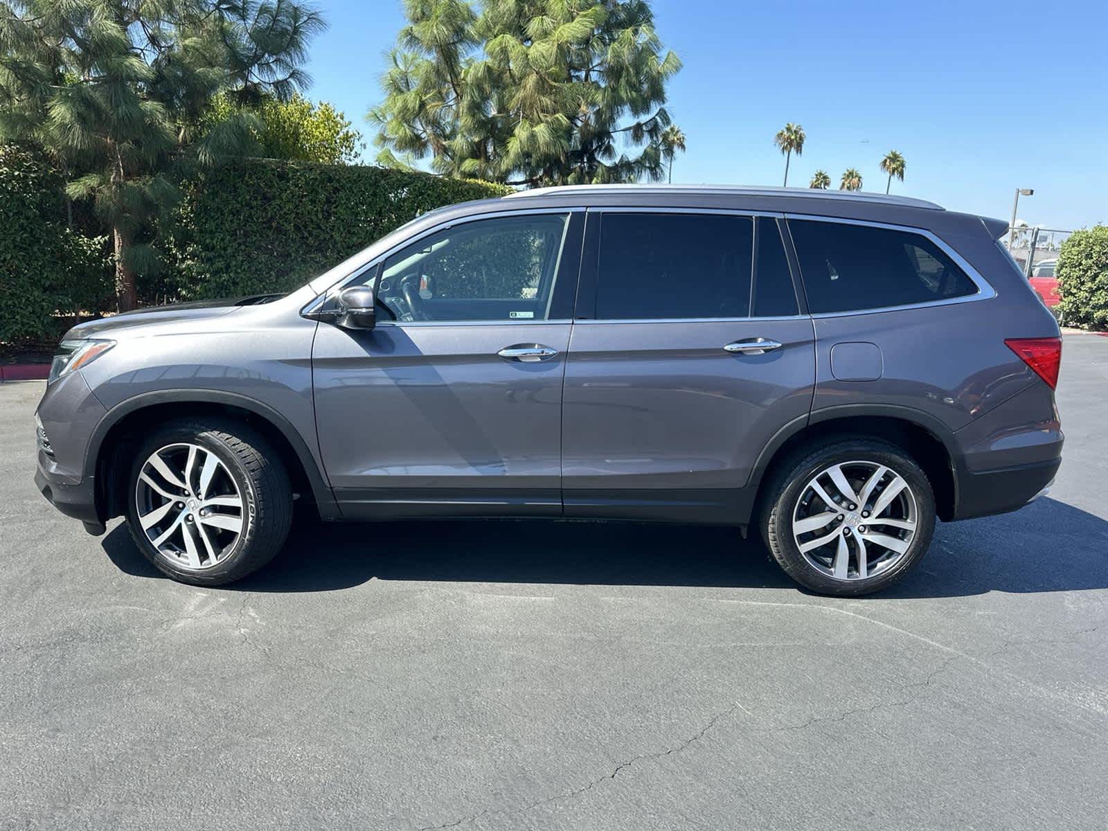 Thumbnail: 2017 Honda Pilot - 3
