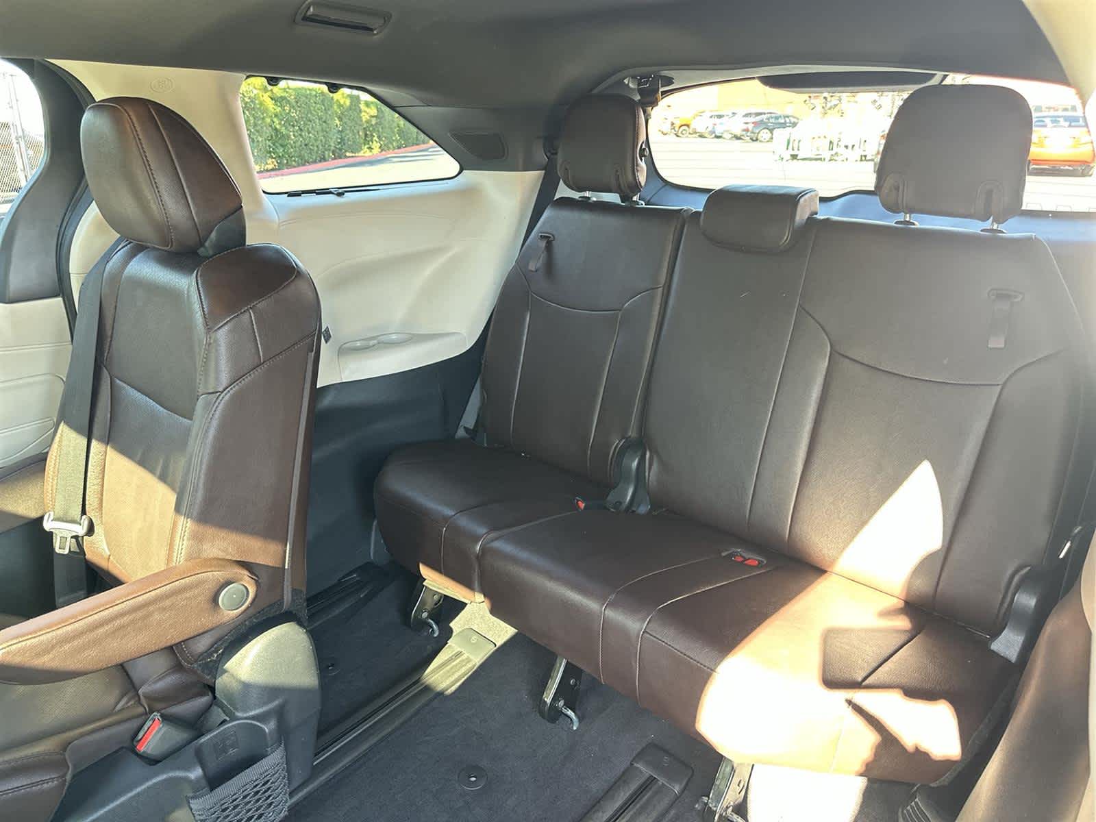 Thumbnail: 2023 Toyota Sienna - 31