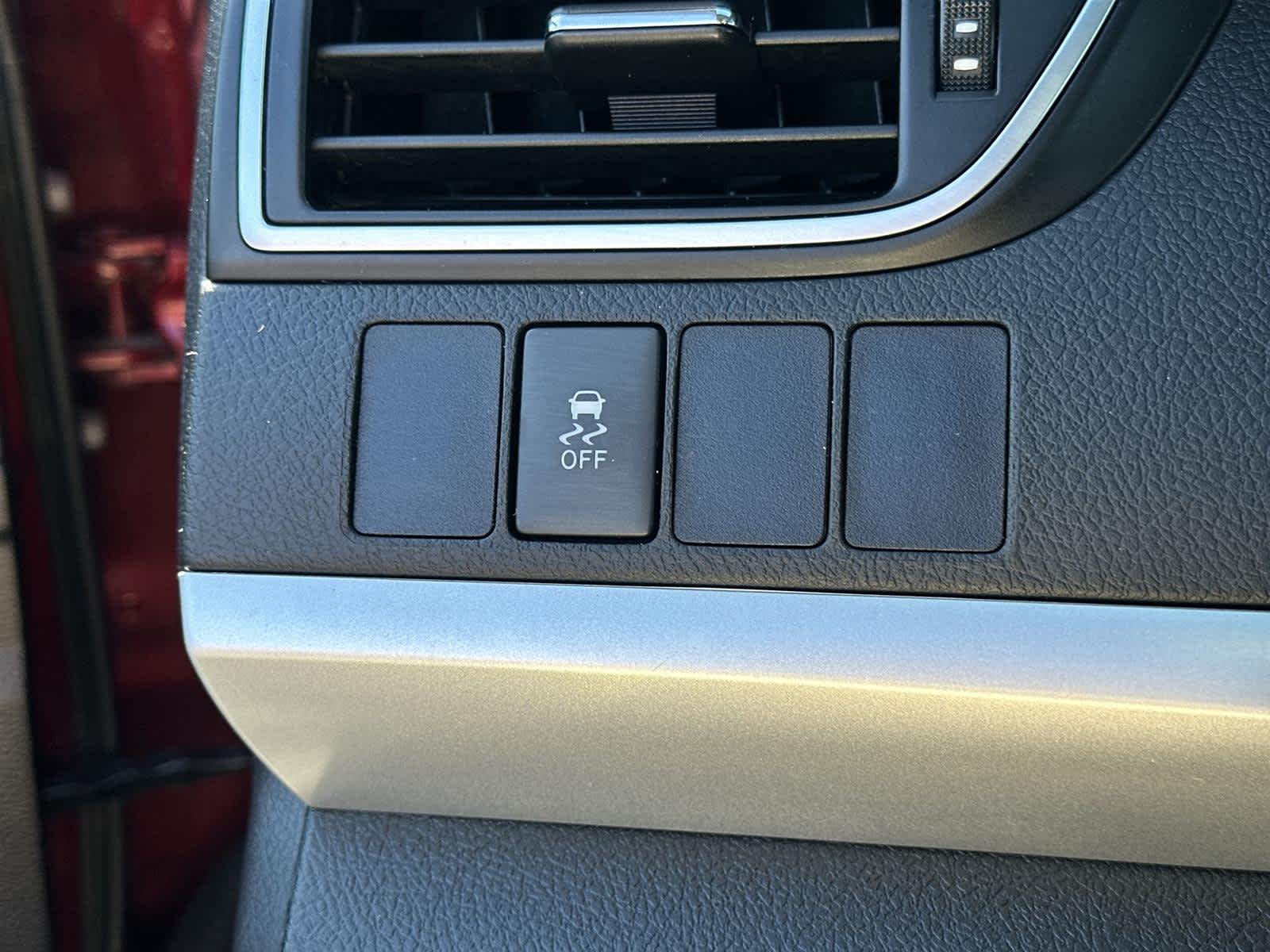 Thumbnail: 2015 Toyota Camry - 26