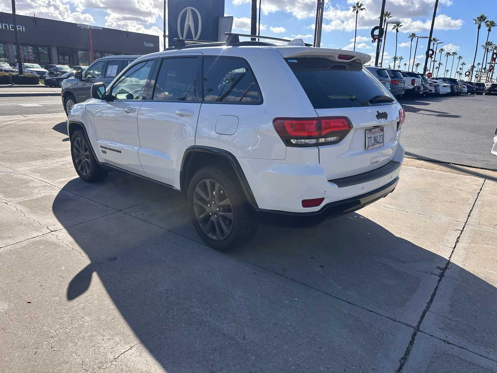 Thumbnail: 2016 Jeep Grand Cherokee - 3