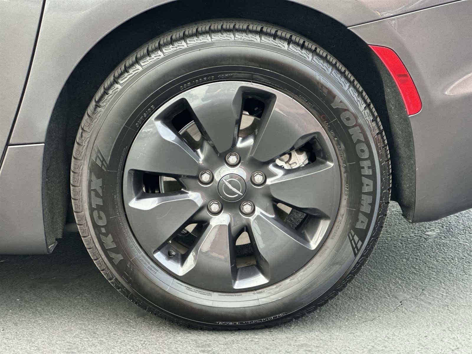 Thumbnail: 2020 Chrysler Pacifica - 8