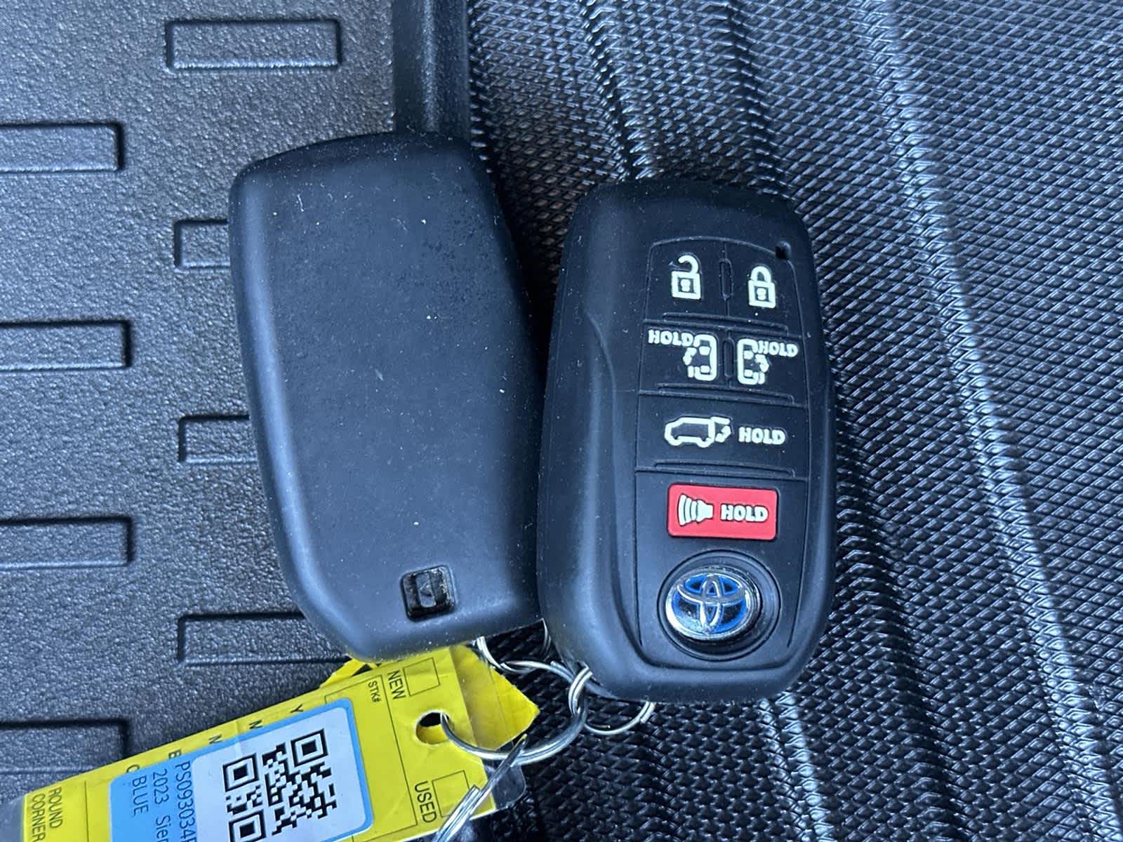 Thumbnail: 2023 Toyota Sienna - 20