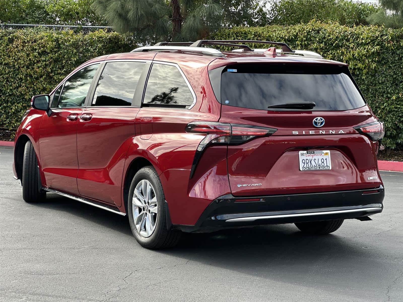 Thumbnail: 2025 Toyota Sienna - 4