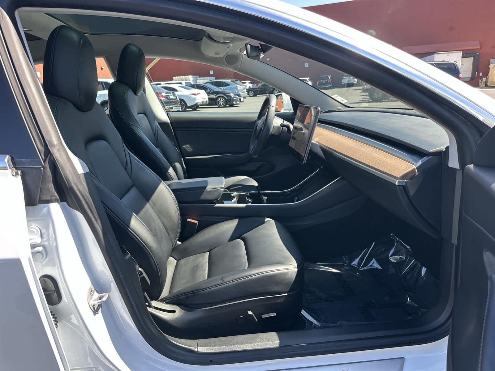 Thumbnail: 2020 Tesla Model 3 - 14